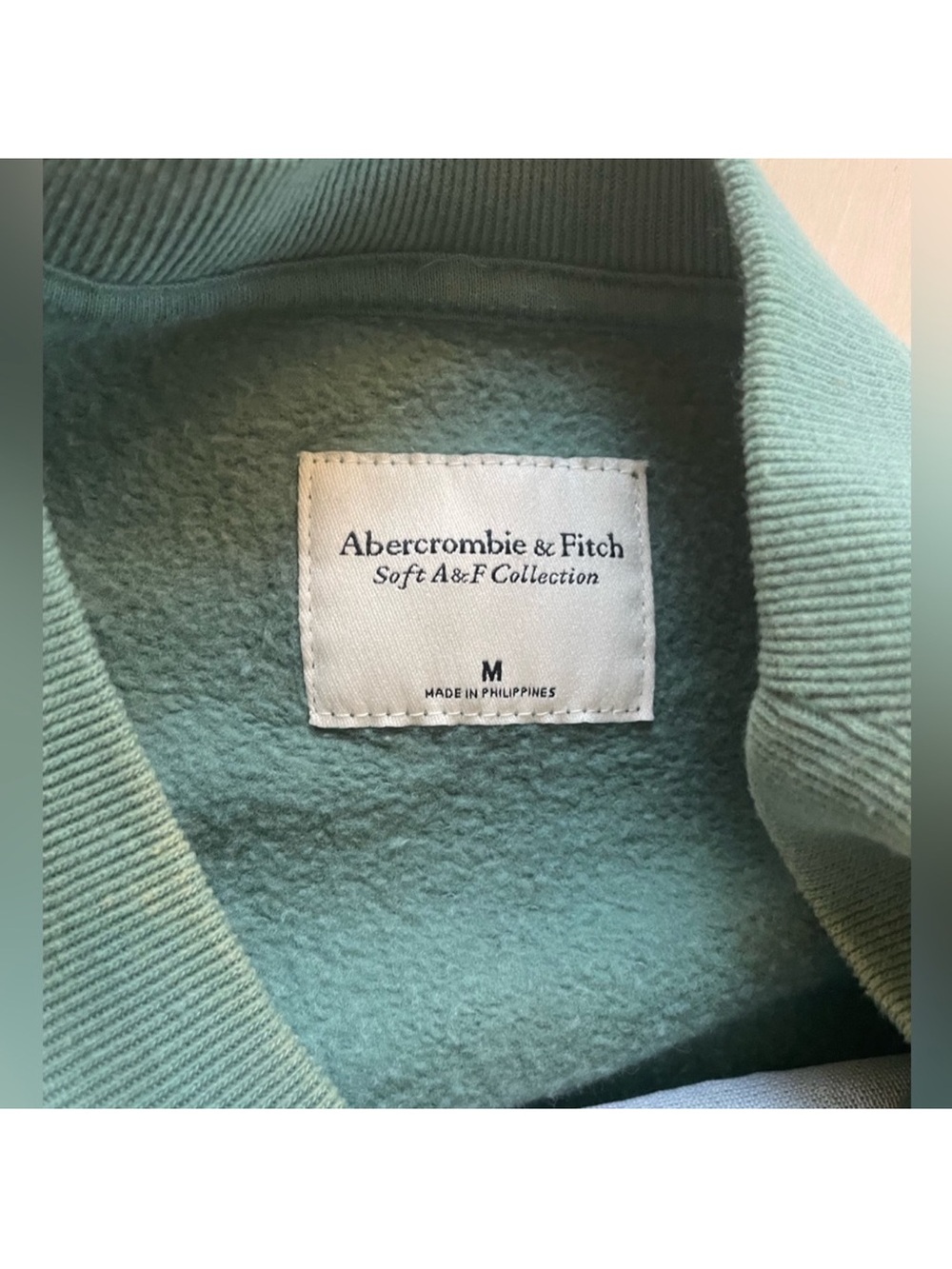 Abercrombie & Fitch Green New York Graphic Crewneck Sweatshirt - Picture 2 of 6